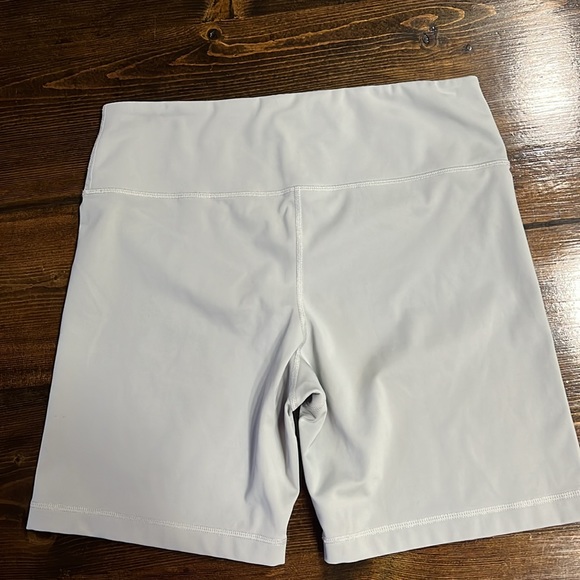 ❤️SOLD❤️Oak + Fort Grey Athletic Short - Picture 2 of 3